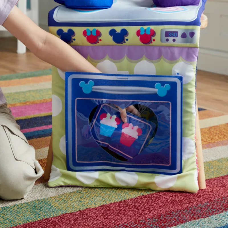 Minnie Mouse Fold-Up Playset 7 Minnie Mouse Fold-Up Playset - Image 5